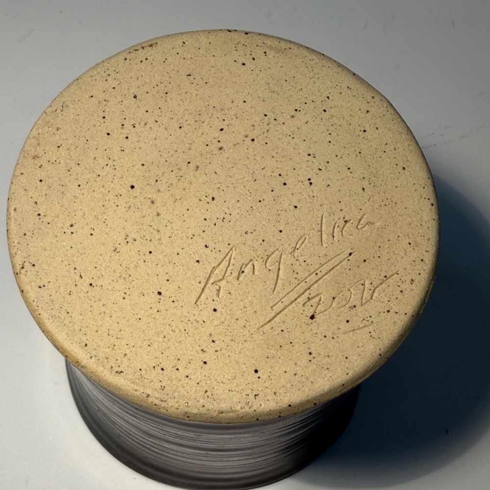 New Handcrafted Elegant Black Pottery Pot/Planter - Picture 4 of 5